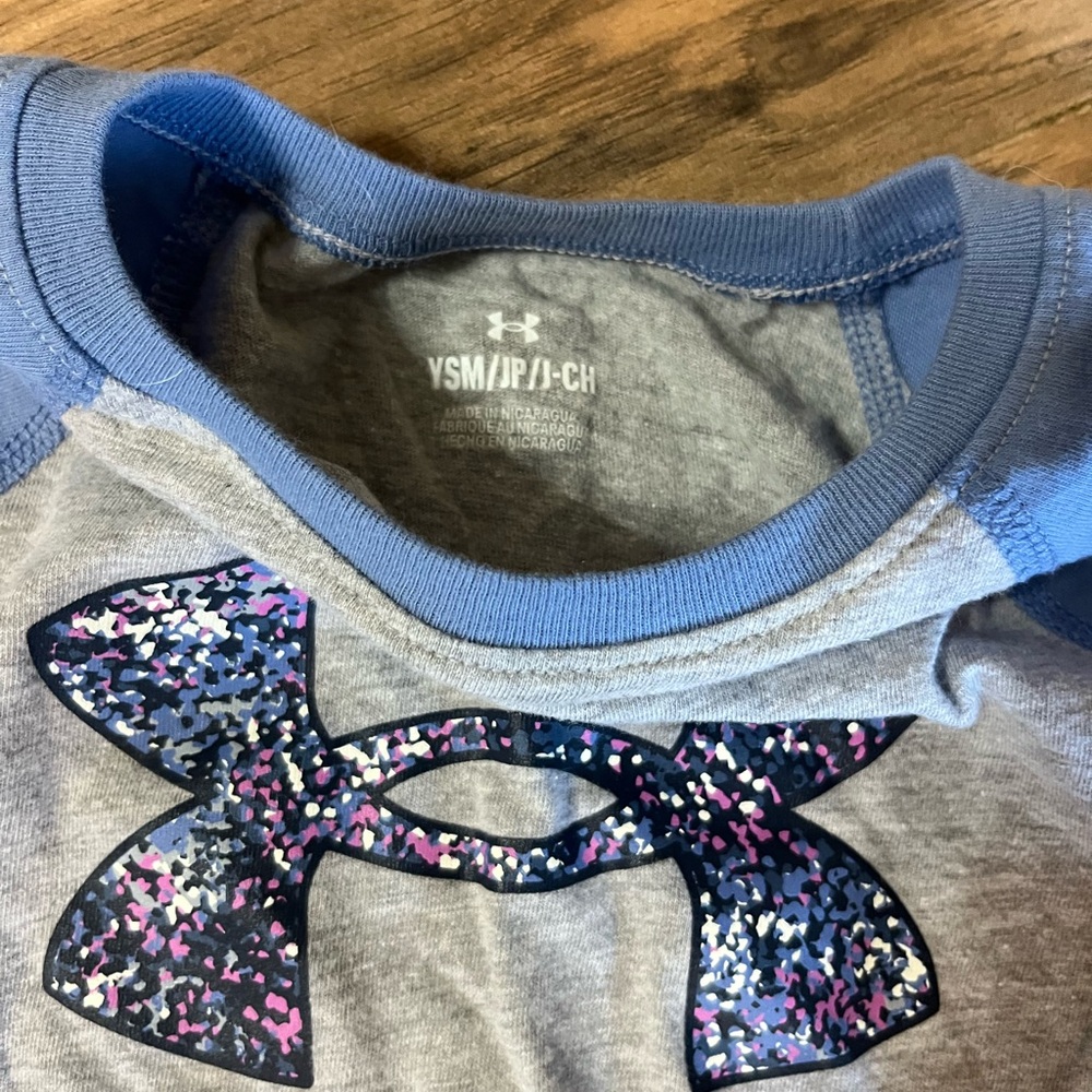 Girl’s Under Armour Raglan Shirt - Picture 2 of 2